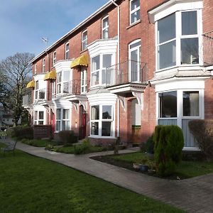 Hurst Dene Aparthotel